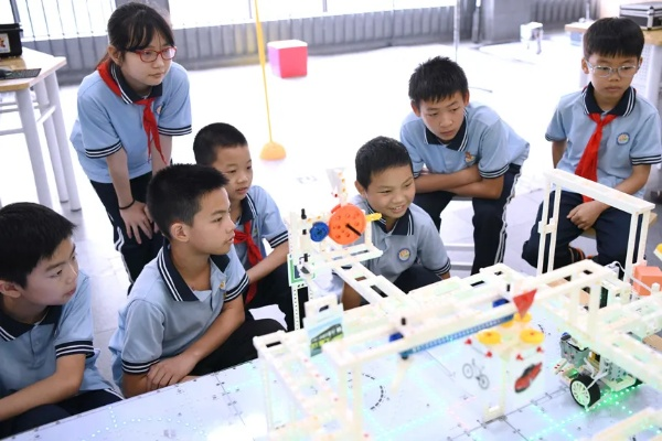 小学生机器人官方下载,实地研究解释定义_Advance_v4.556